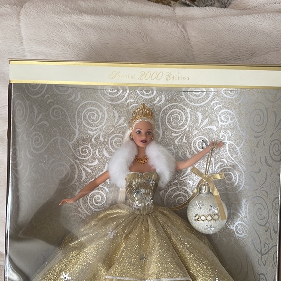 NRFB Celebration Barbie ~ 2000 🎊 - Picture 2 of 12